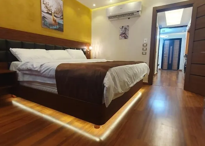 Luxury With Sea View شقة *
